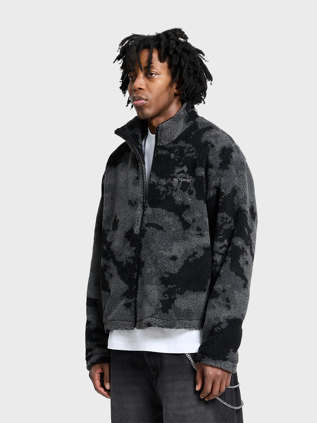 Reternity Fleece Jacket Acid Black – schuin vooraanzicht van model