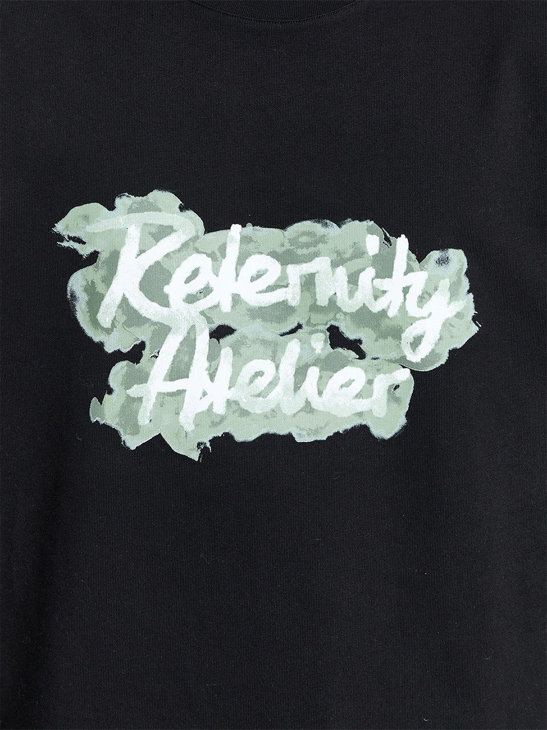 Reternity Le Vernis Longsleeve Black – close-up van Le Vernis graphic
