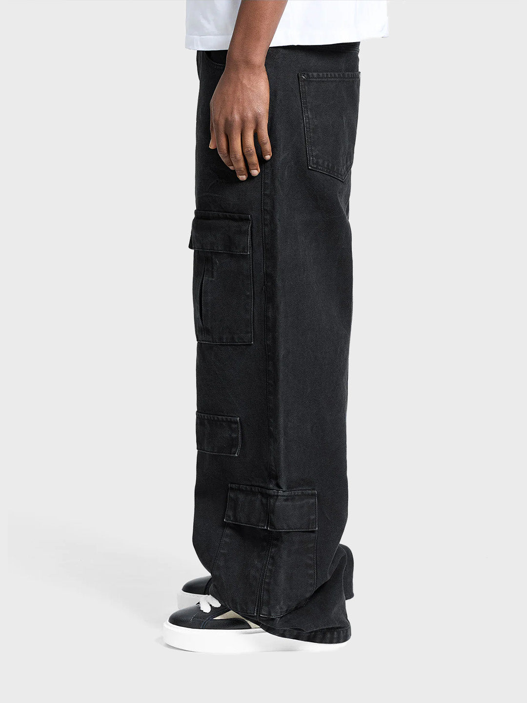Reternity Wrinkled Cargo Pants Black – zijkant, baggy fit