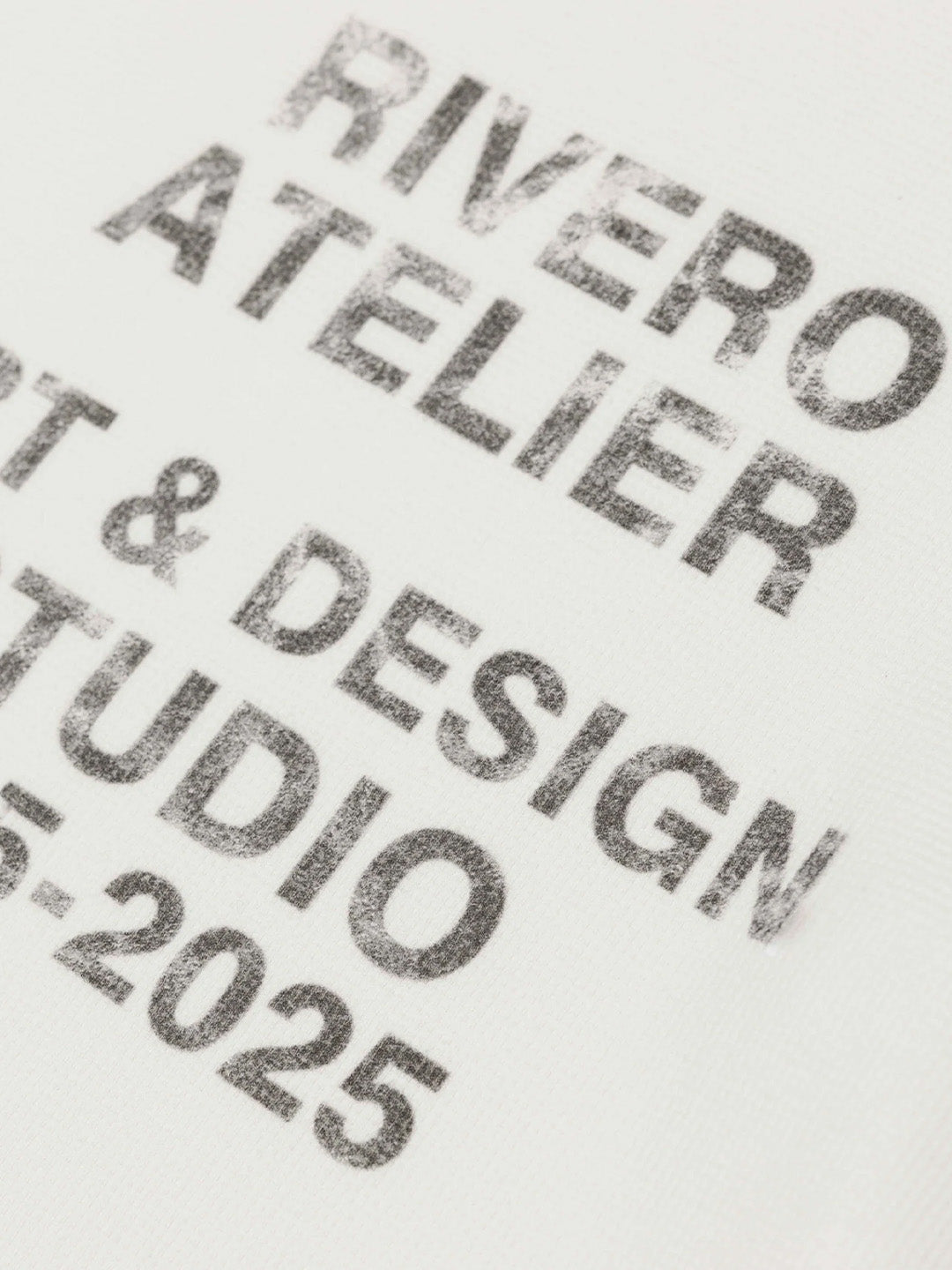 Rivero Art & Design Waffle Longsleeve White – detail van graphic op rug