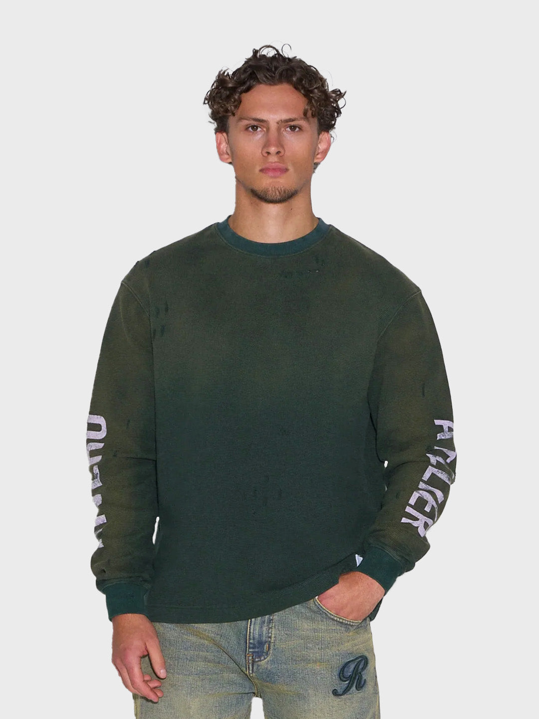 Model draagt Rivero INTL. Waffle Longsleeve T-Shirt Green – voorkant