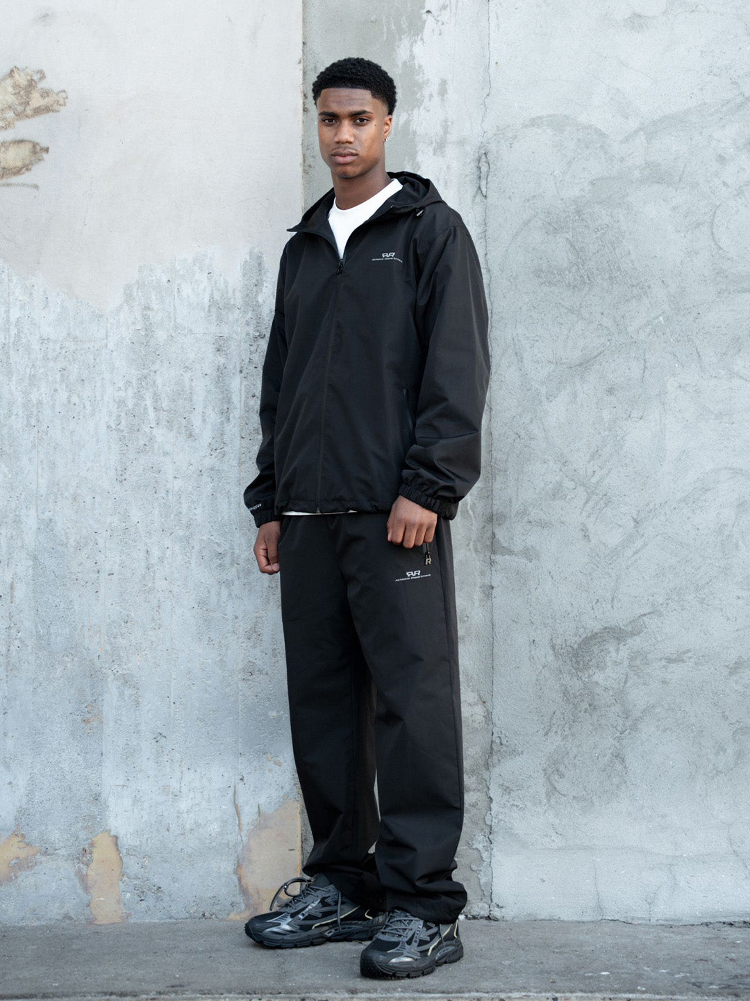 Rivero Phantom Track Jacket en Track Pants - gedragen door model