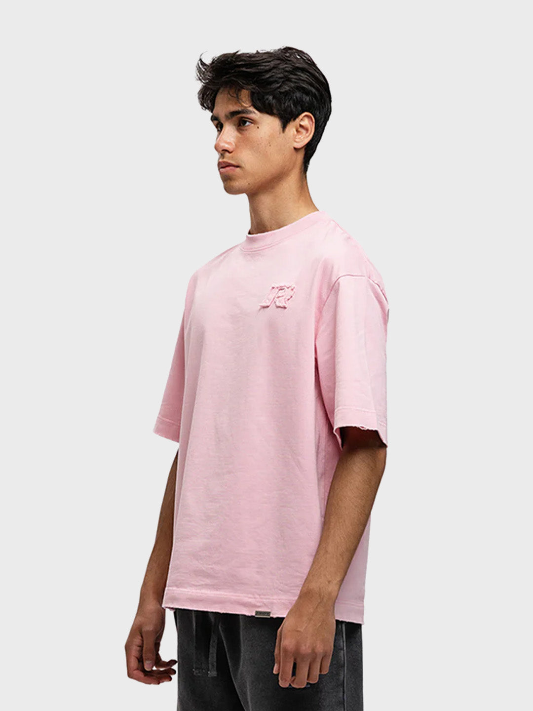Zijkant van het t-shirt met oversized fit