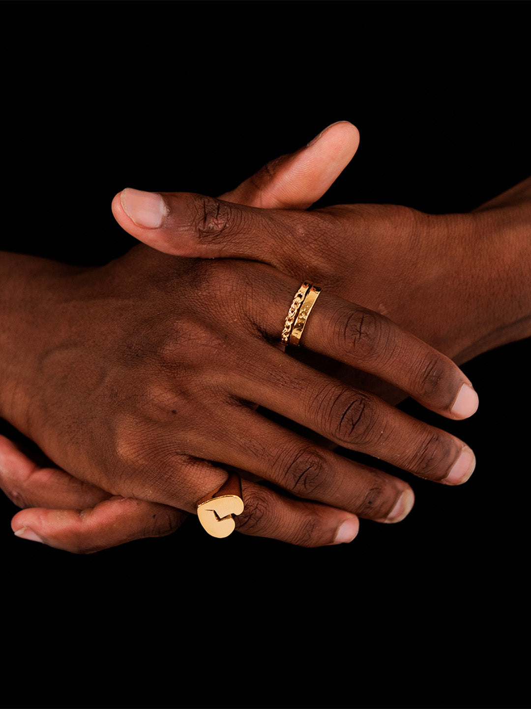 TwoJeys Broken Heart Ring Gold – ring gedragen aan hand