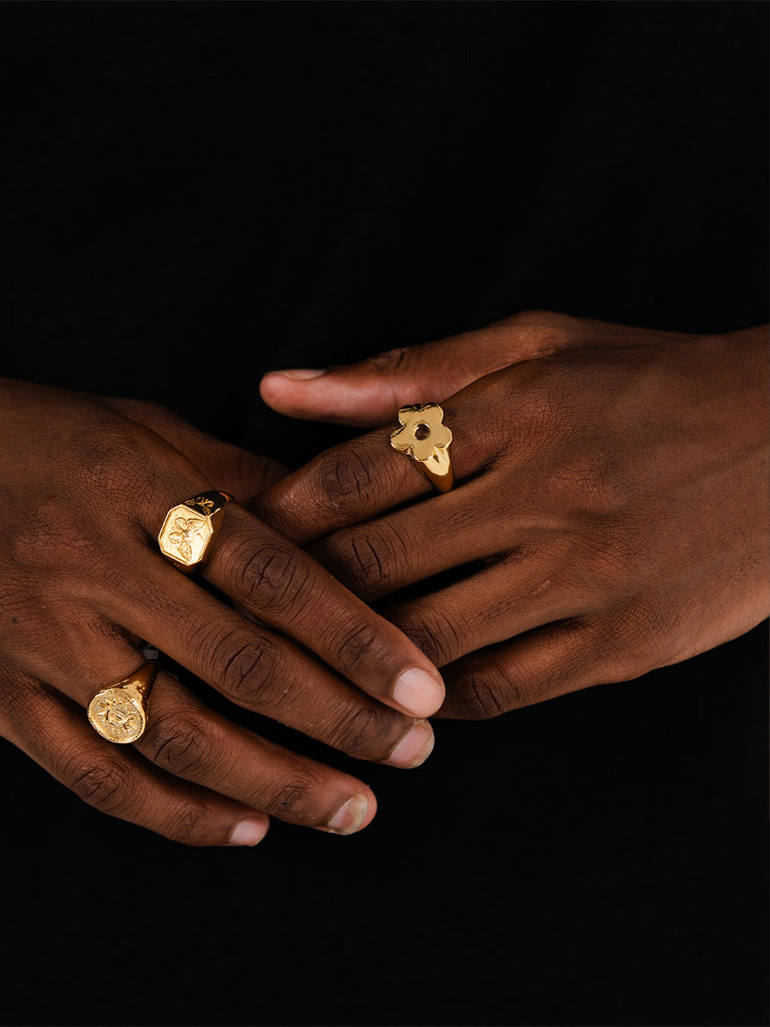 TwoJeys Flower Ring Gold – ring gedragen aan hand