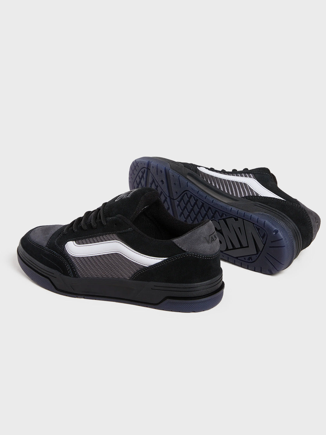 Vans Hylane Sneakers Black/Charcoal – schuin achteraanzicht inclusief zool