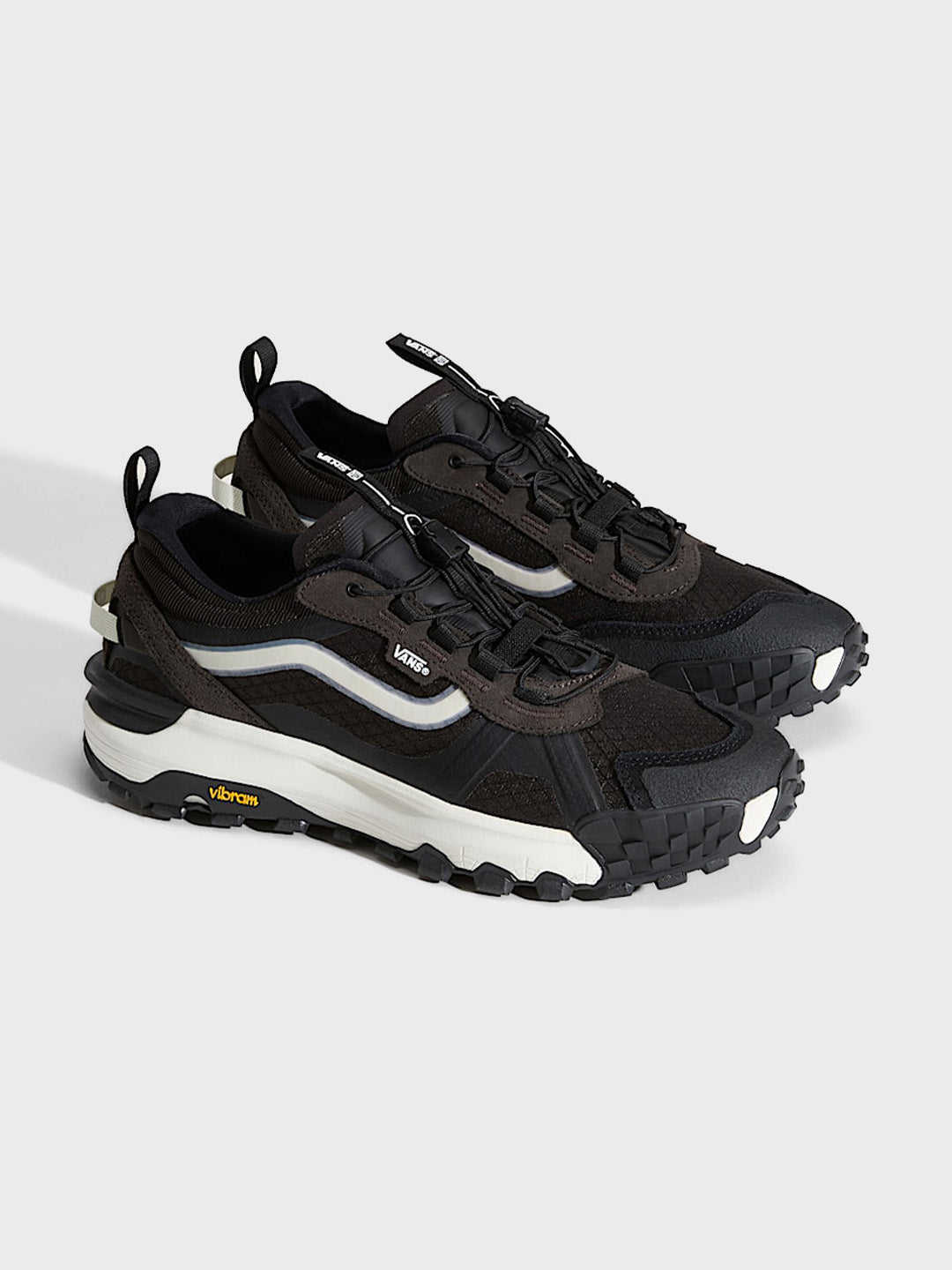 Schuin vooraanzicht van het paar Vans Crosspath XC sneakers