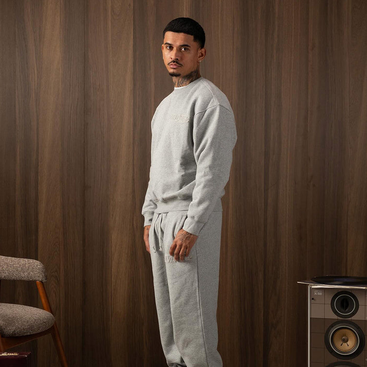 Streetwear tracksuit in sportieve pasvorm, onderdeel van de trainingspakken collectie van Reloadstore