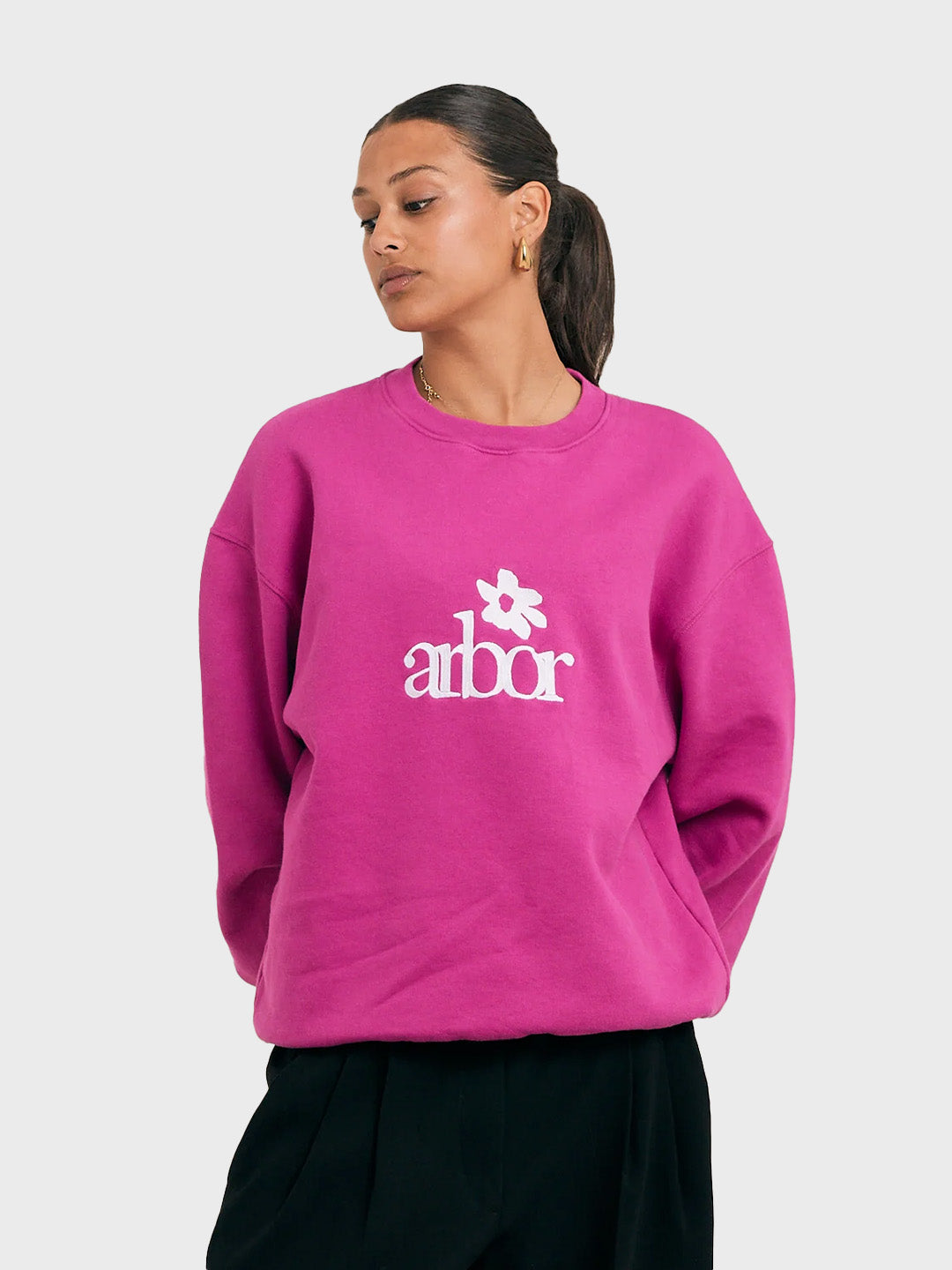 Arbor Antwerp Arbor Flower Crewneck Sweater pink – model voorkant
