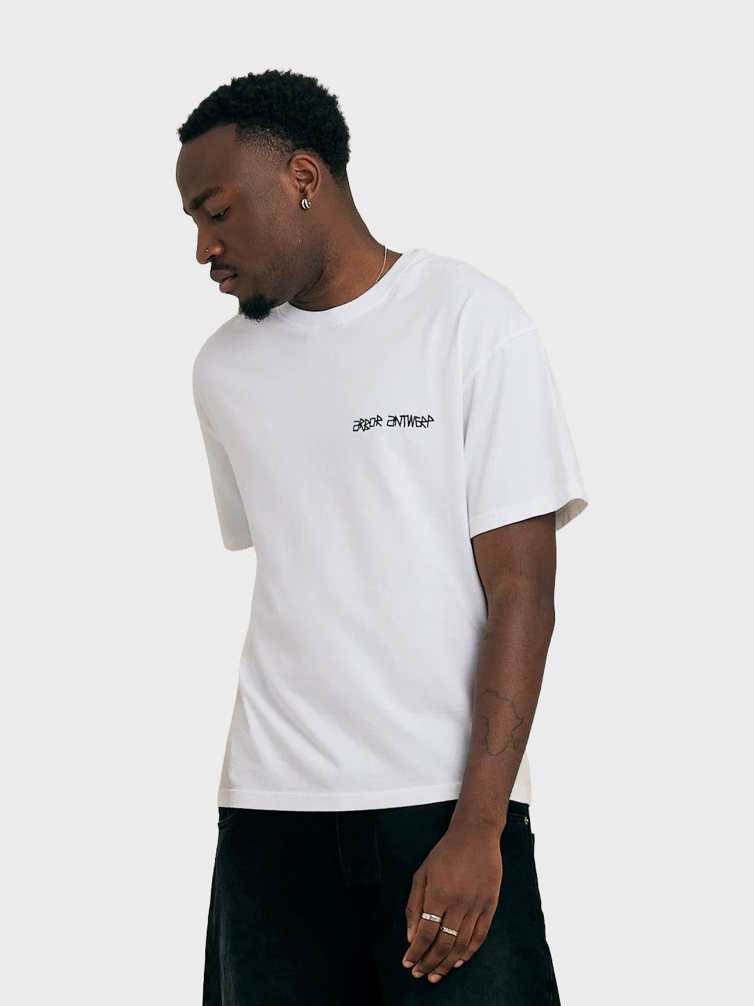 Arbor Antwerp Big Logo T-Shirt White model voorkant