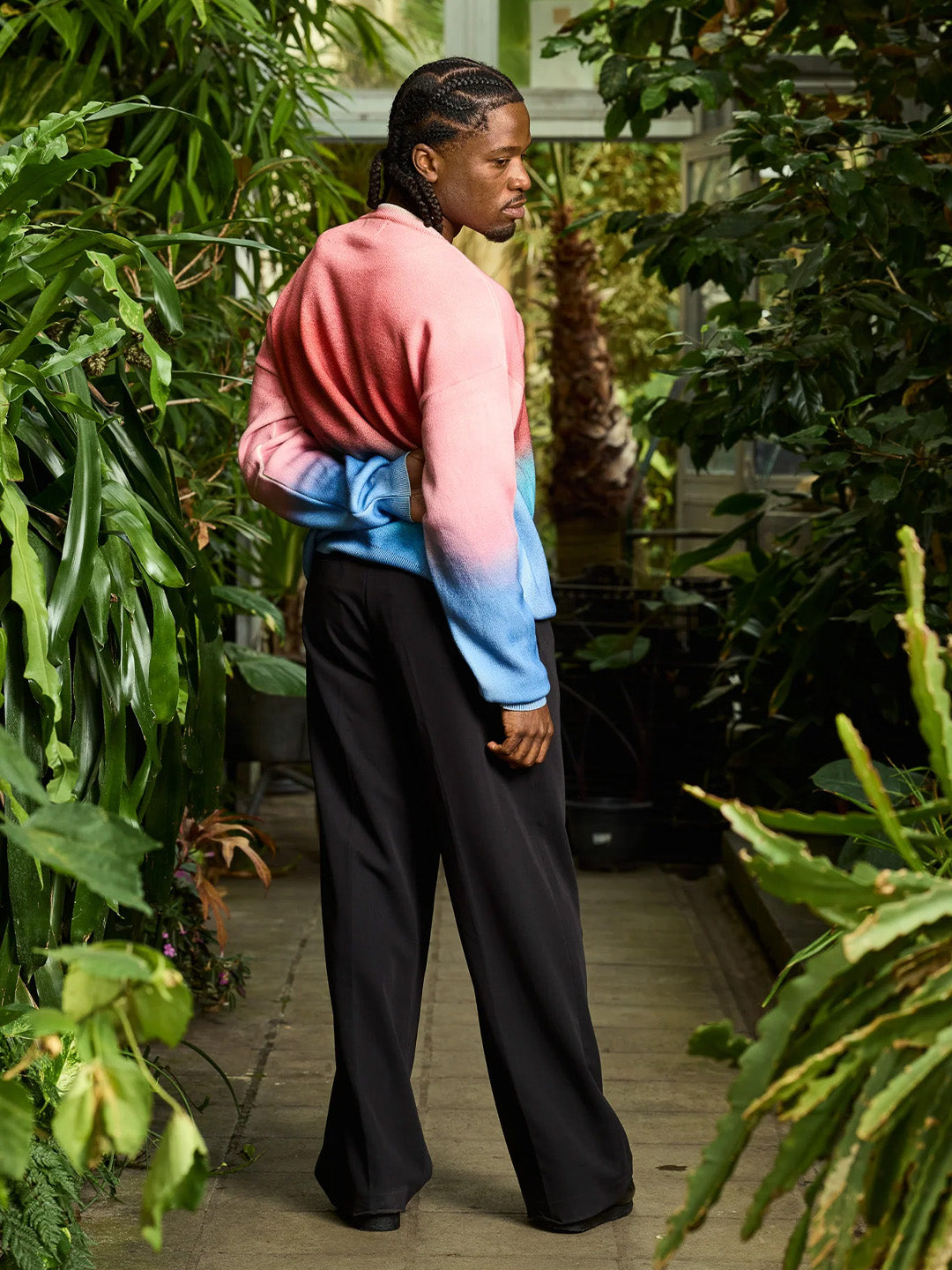 Arbor Antwerp Blossoming Knitted Sweater Pink - model draagt achterkant