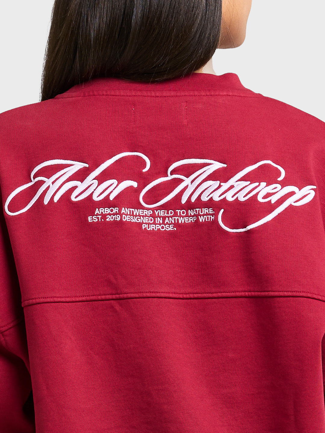 Arbor Antwerp Cursive Crewneck Sweater Burgundy - close-up achterkant