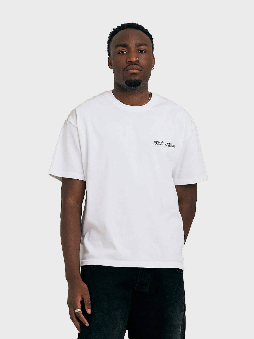 Arbor Antwerp Dotwork T-Shirt White - model toont voorkant