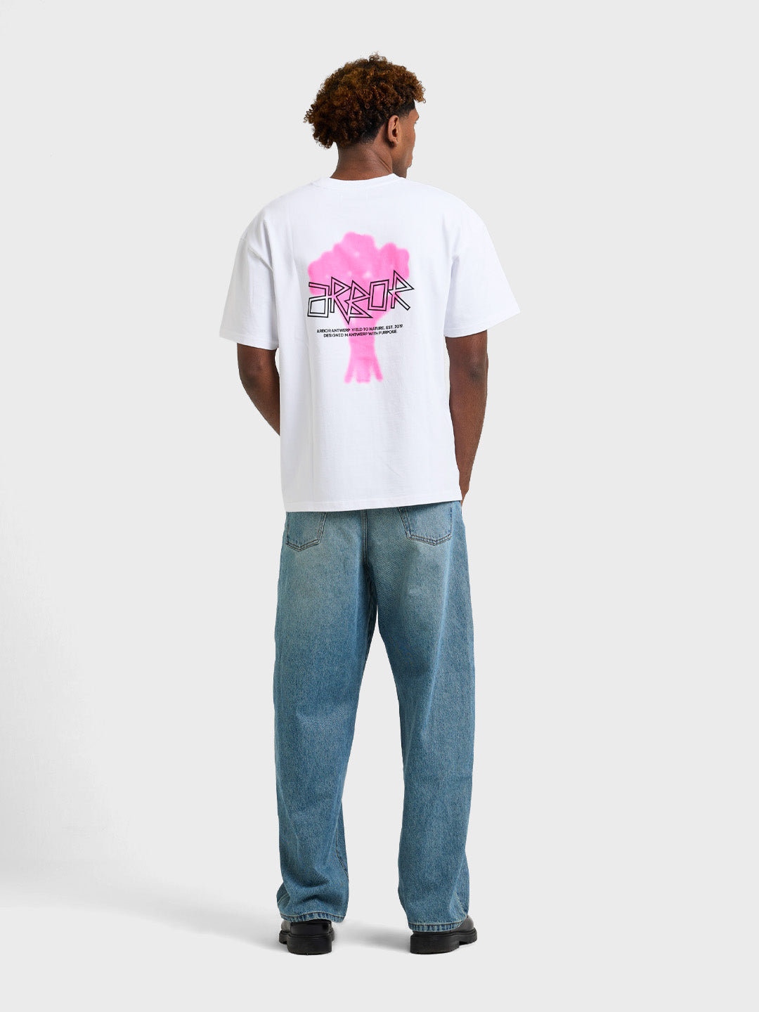 Arbor Antwerp Floral Bouquet T-Shirt White - full outfit, achterkant
