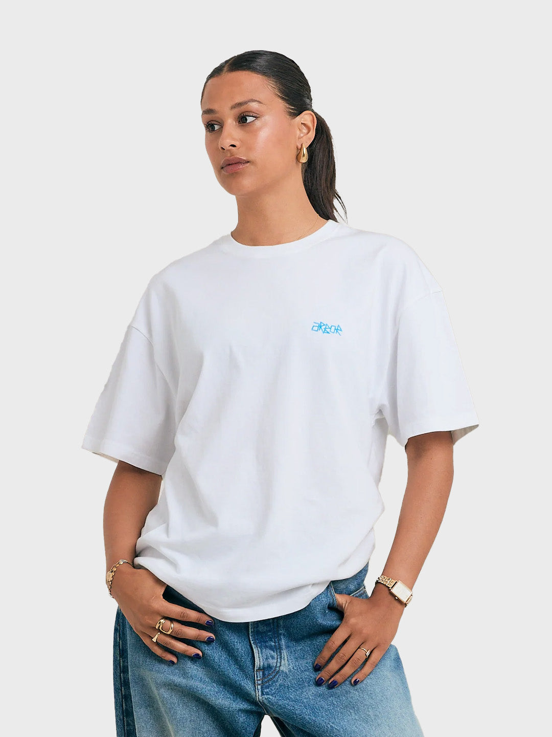 Arbor Antwerp Flower Oasis T-Shirt white blue – model voorkant