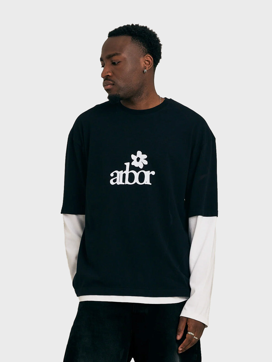 Arbor Antwerp Layered Longsleeve Black – model draagt shirt voorkant