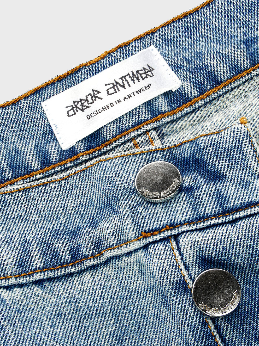 Arbor Antwerp Sacha Jeans Blue – close-up knoopsluiting