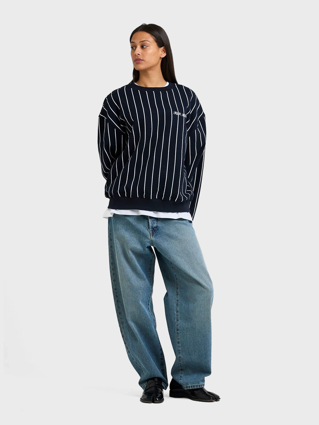 Arbor Antwerp Vertical Lines Crewneck Sweater Navy - full outfit voorkant