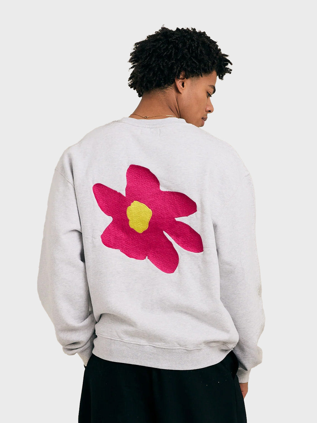 Arbor Antwerp Violet Crewneck Sweater grey – model achterkant