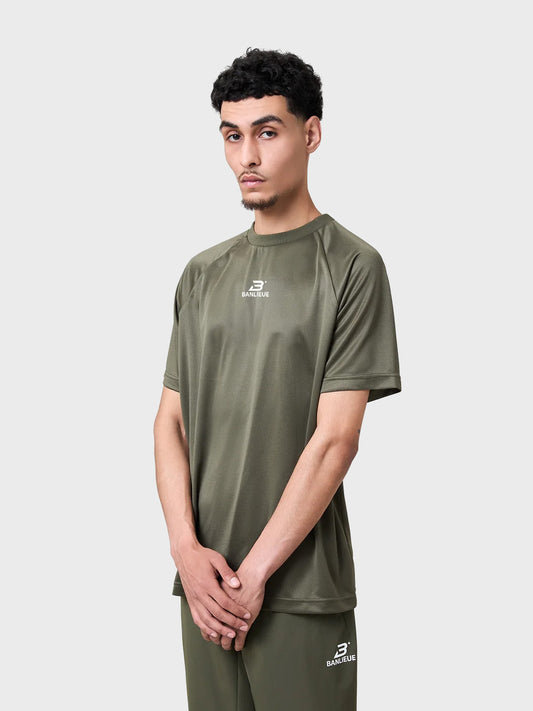 Banlieue Olive T-shirt – voorkant model