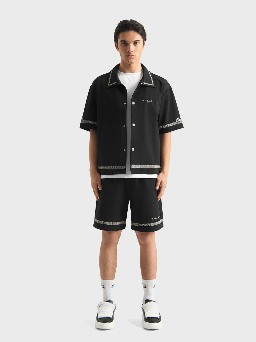 Don't Waste Culture Benoka Shirt Black - full outfit met bijpassende shorts