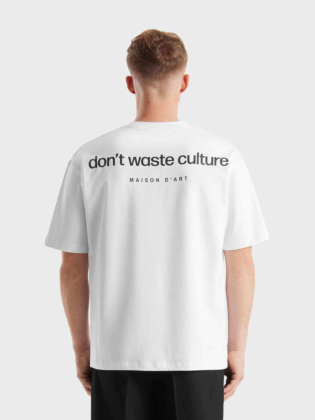 Don’t Waste Culture Cleo T-Shirt Wit – model achterkant