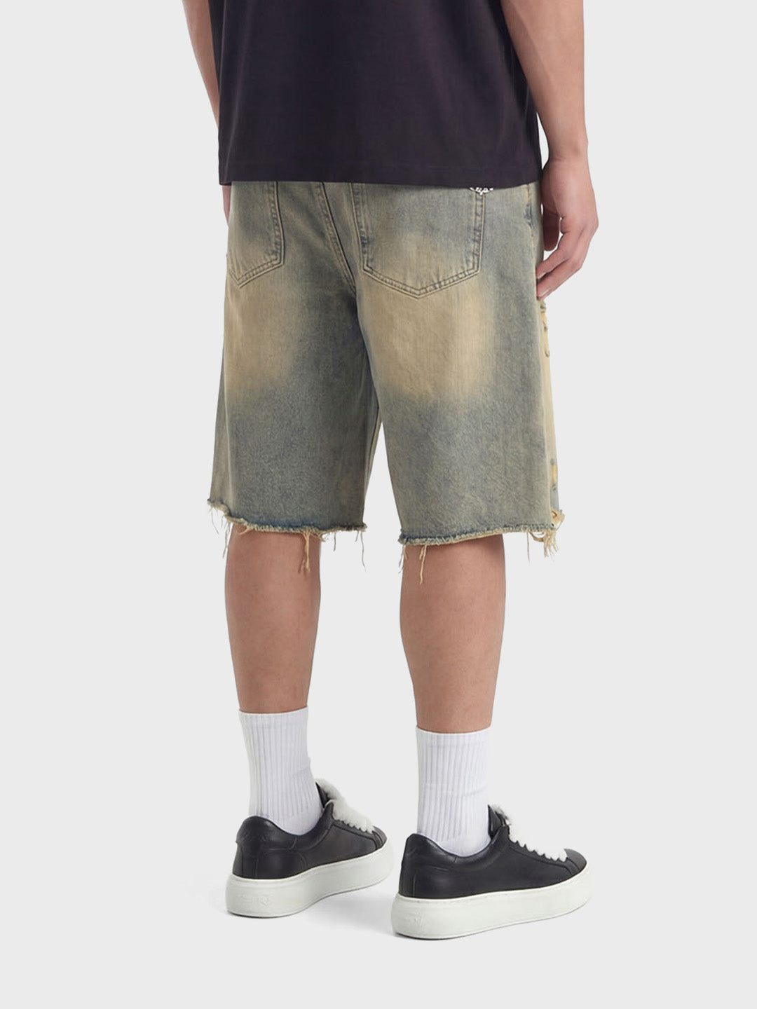 Don't Waste Culture Gaellor Denim Shorts Pale Blue - achterkant model