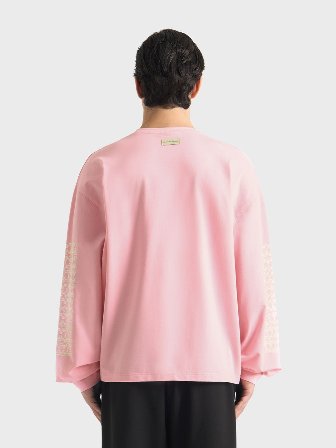 Don't Waste Culture Himariyu Longsleeve Pink - achterkant model