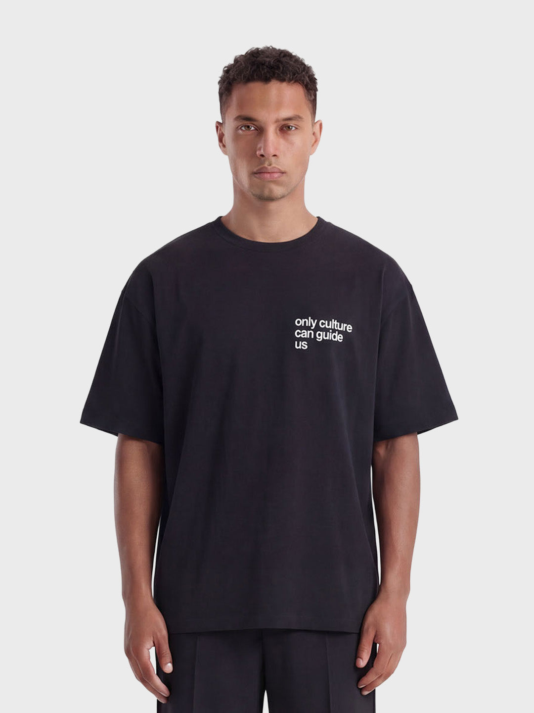 Don't Waste Culture Oshimi T-Shirt Black - voorkant model