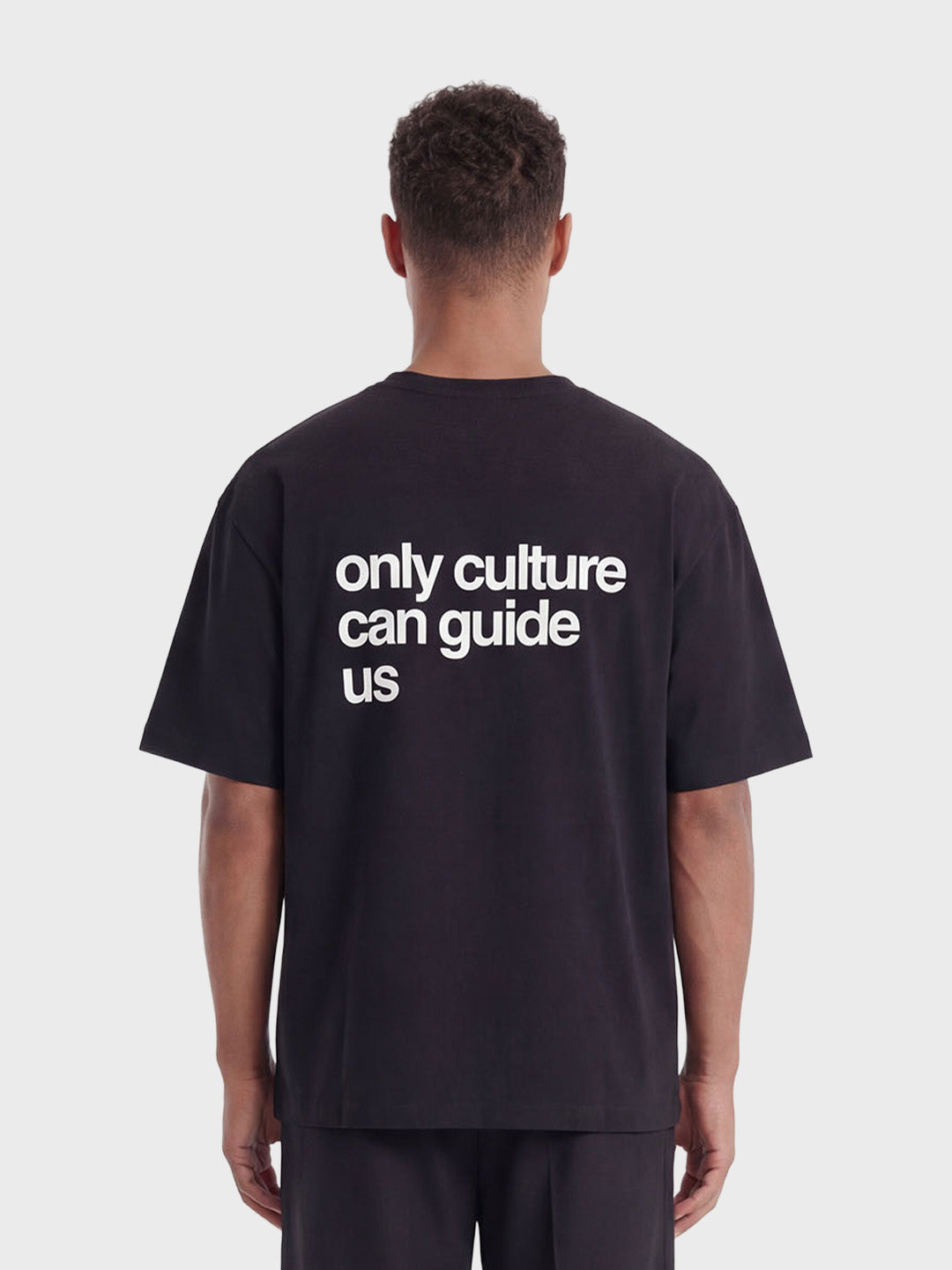 Don't Waste Culture Oshimi T-Shirt Black - achterkant model