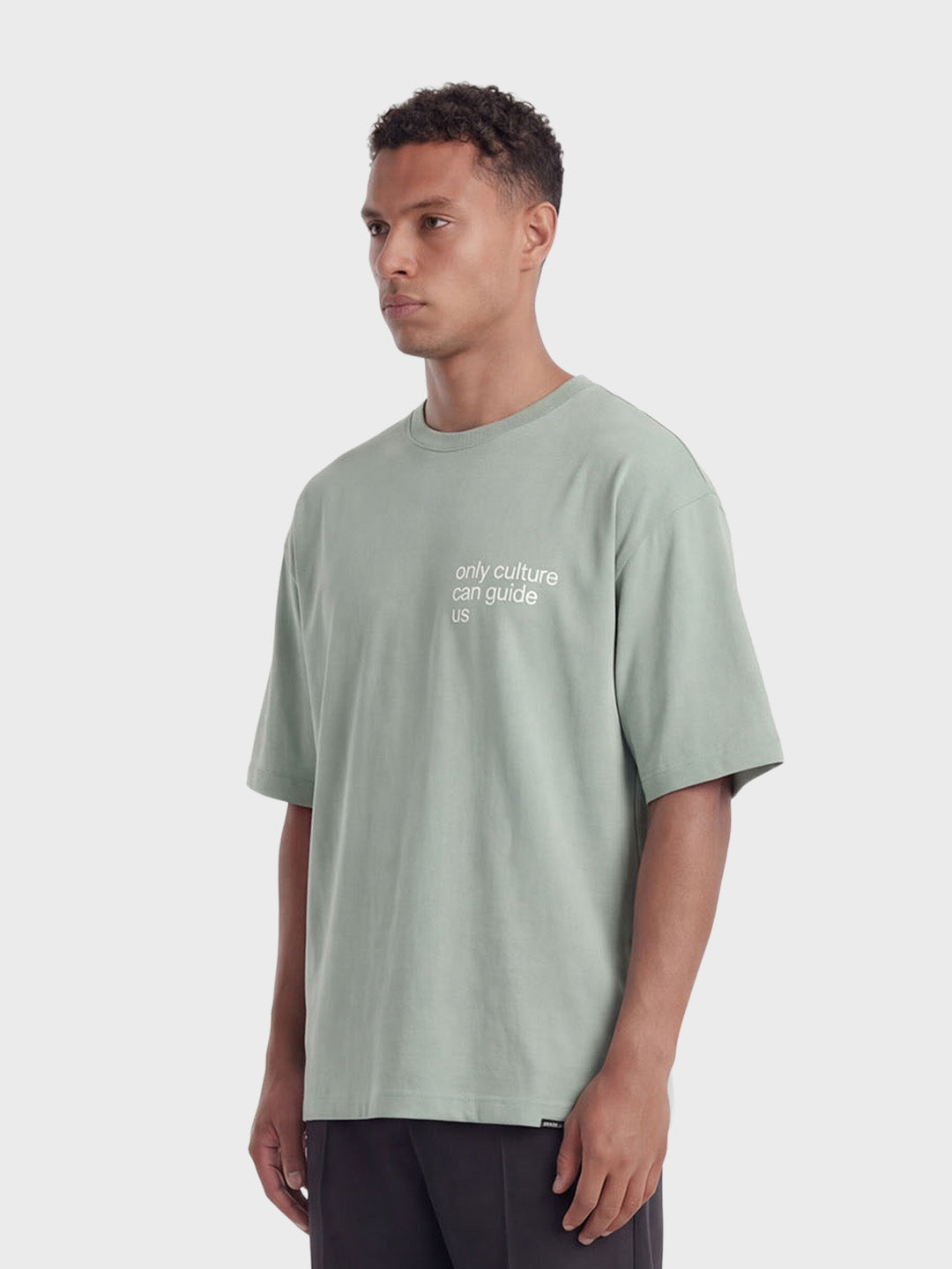 Don't Waste Culture Oshimi T-Shirt Turquoise - zijkant model
