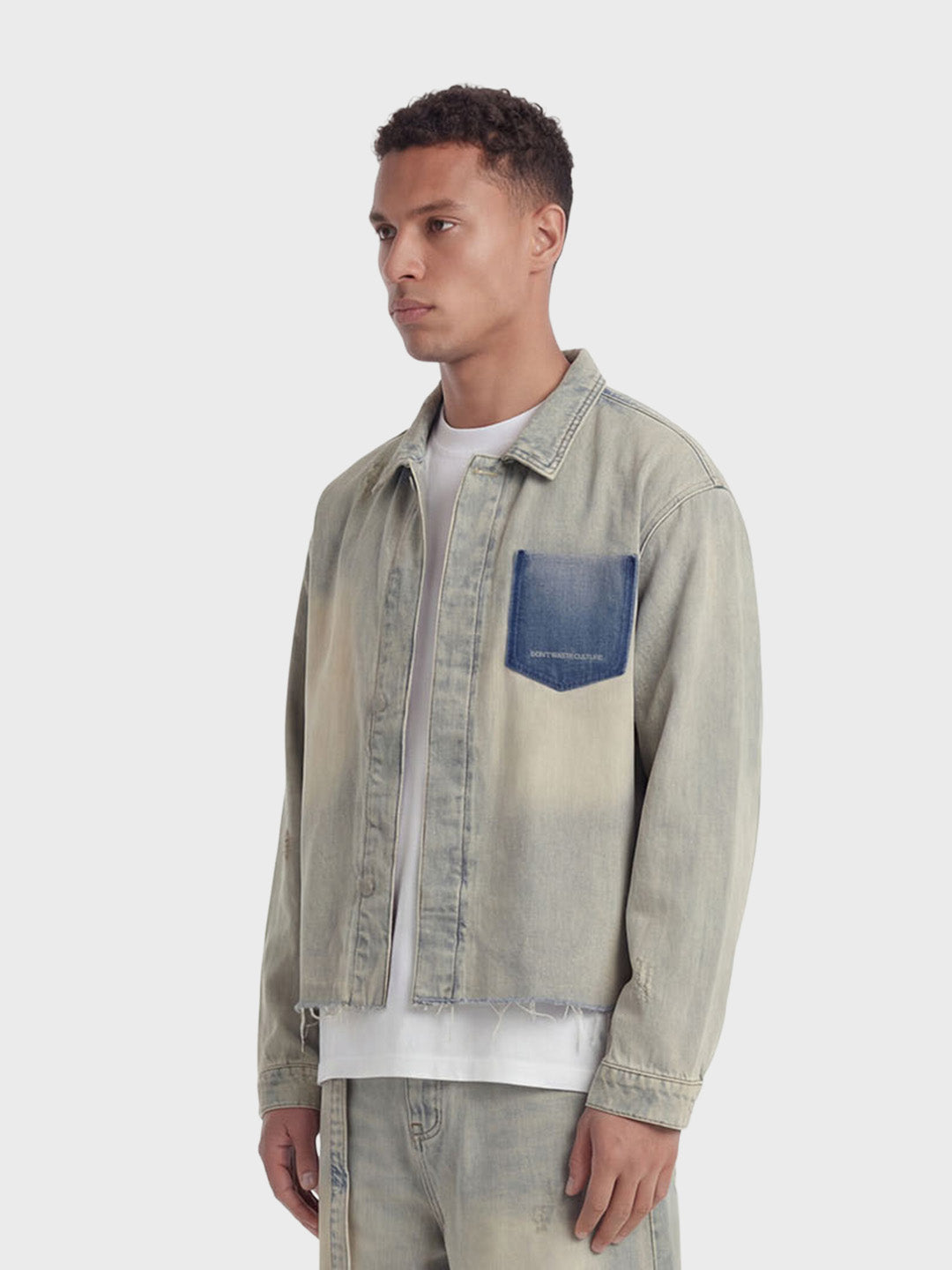 Don't Waste Culture Trenwyn Denim Overshirt Sand Pale - zijkant model