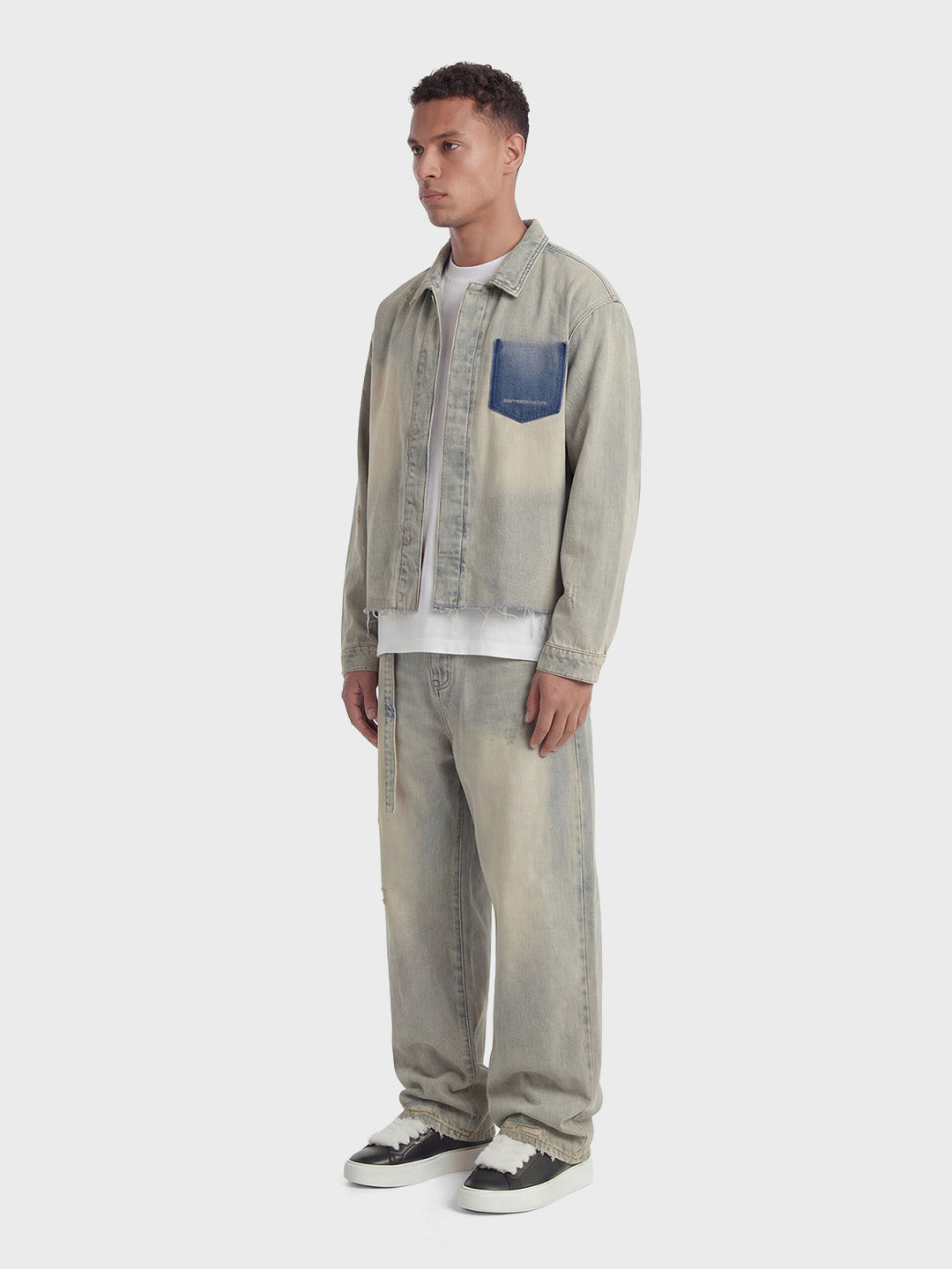 Don't Waste Culture Trenwyn Denim Overshirt Sand Pale - zijkant full outfit model