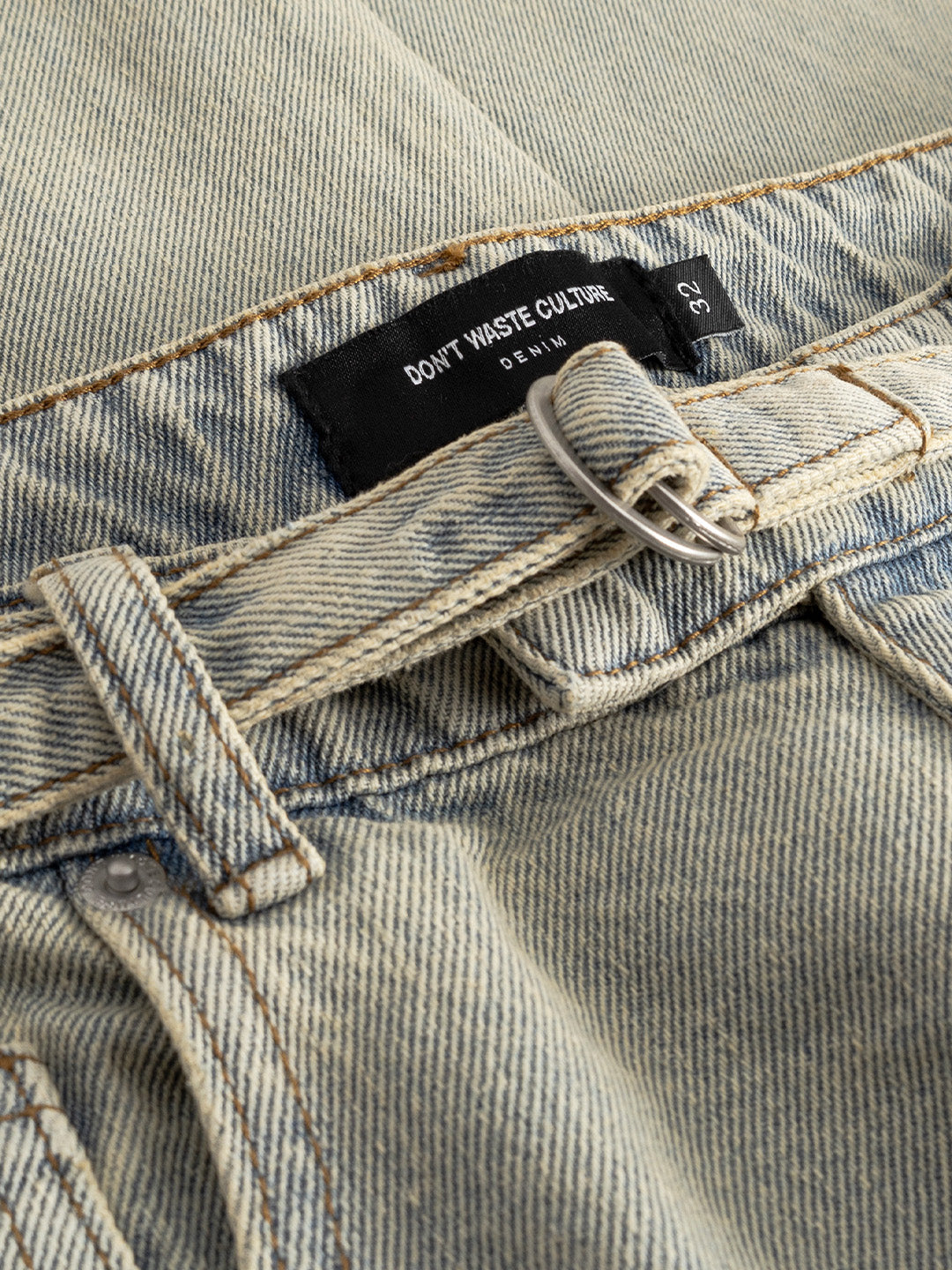 Don't Waste Culture Ulmira Baggy Jeans Sand Pale - close-up denim