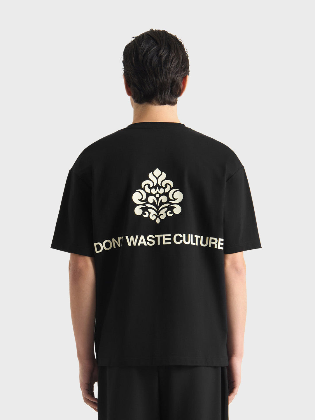 Don’t Waste Culture Azemari T-Shirt Black - model achterkant