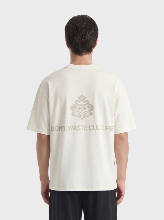 Don't Waste Culture Azemari T-Shirt Off-White - achterkant model