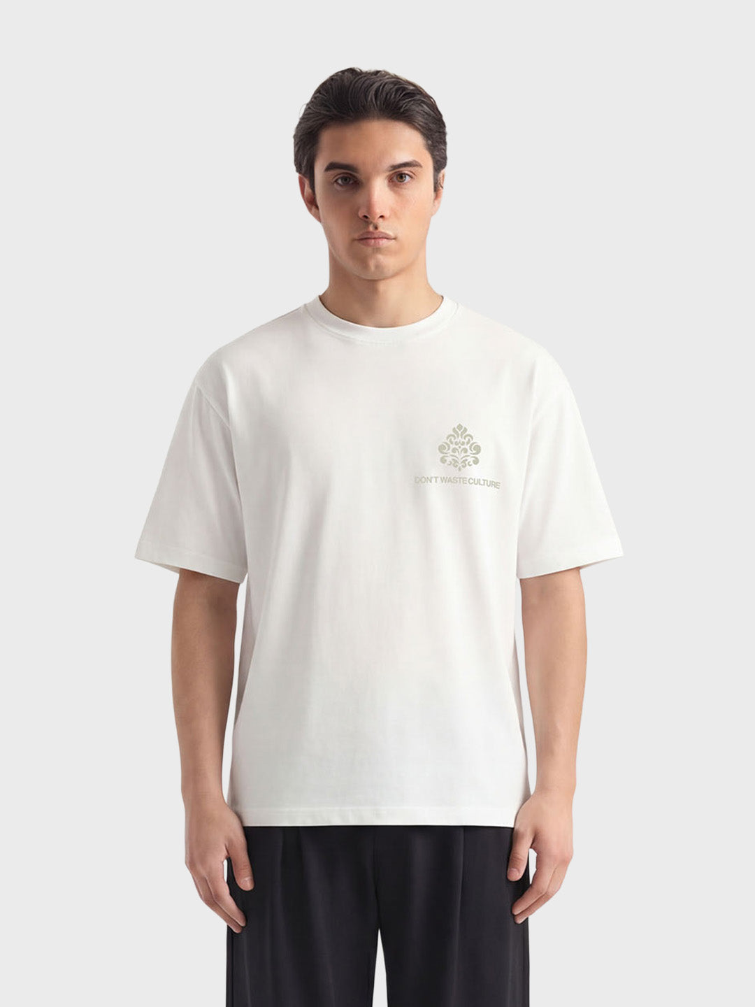 Don't Waste Culture Azemari T-Shirt Off-White - voorkant model