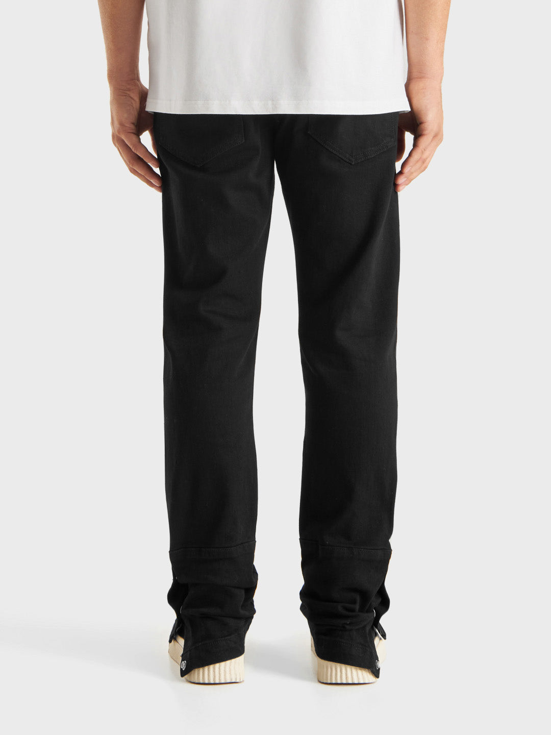 Don’t Waste Culture Cirino Jeans Black – model achteraanzicht