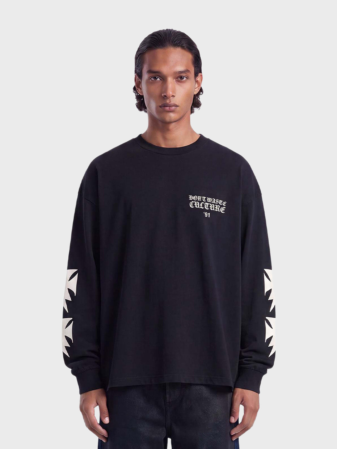 Don't Waste Culture Fina Longsleeve Black – voorkant
