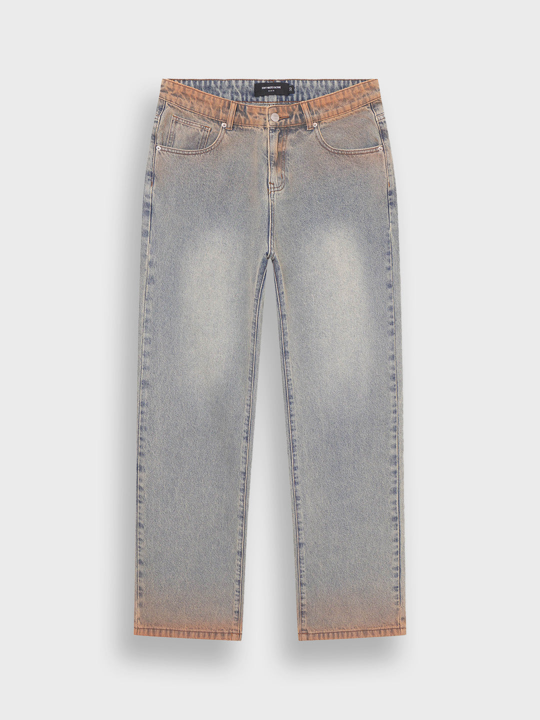 Vooraanzicht van de DWC Fiorael Jeans in Light Pale met lichte wassing