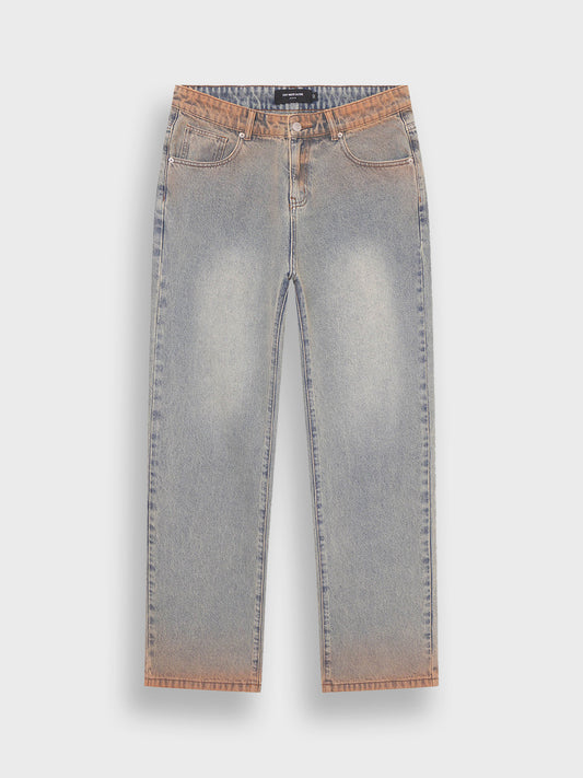 Vooraanzicht van de DWC Fiorael Jeans in Light Pale met lichte wassing
