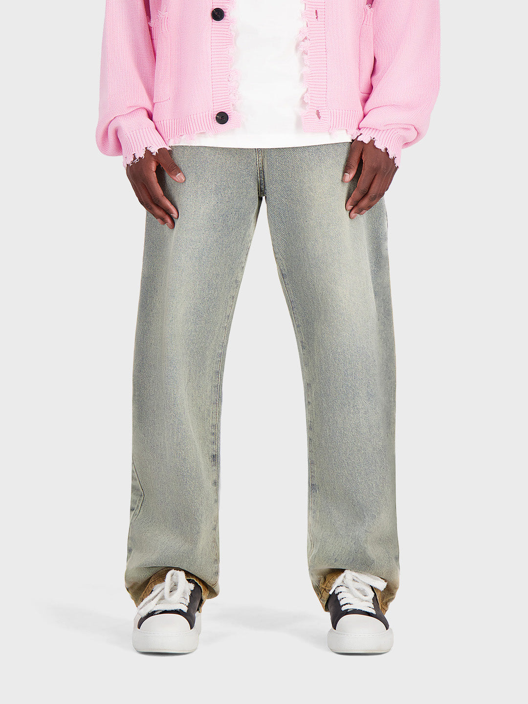 Model draagt Don't Waste Culture Fiorael Jeans - voorkant