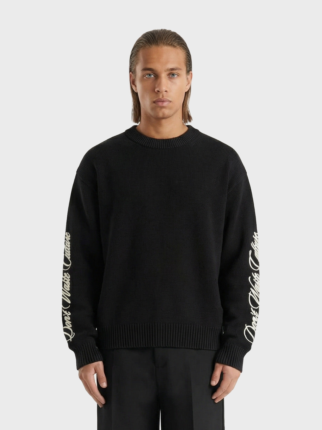 Don’t Waste Culture Ionora Knitted Sweater black model voorkant