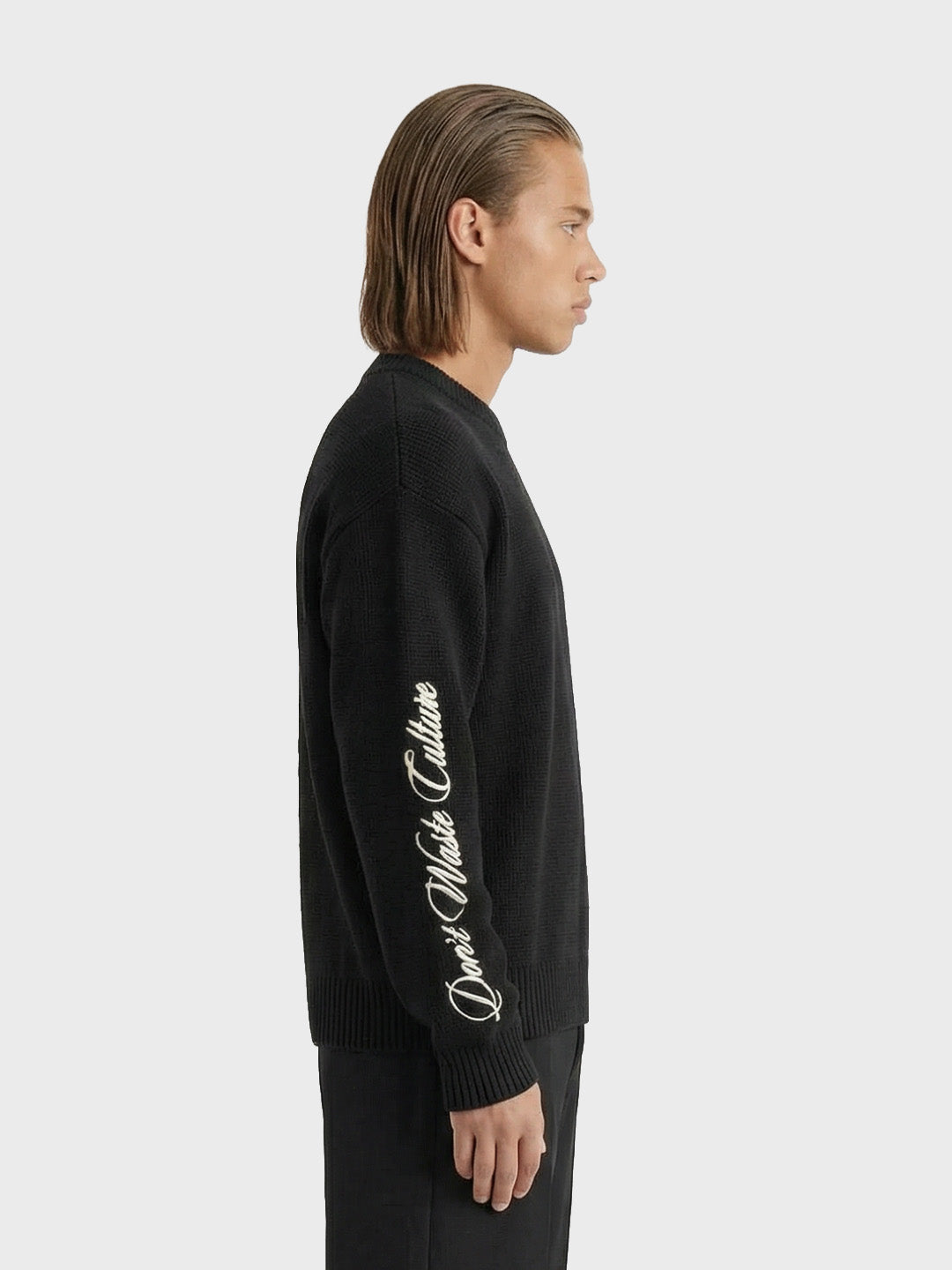 Don’t Waste Culture Ionora Knitted Sweater black model zijkant