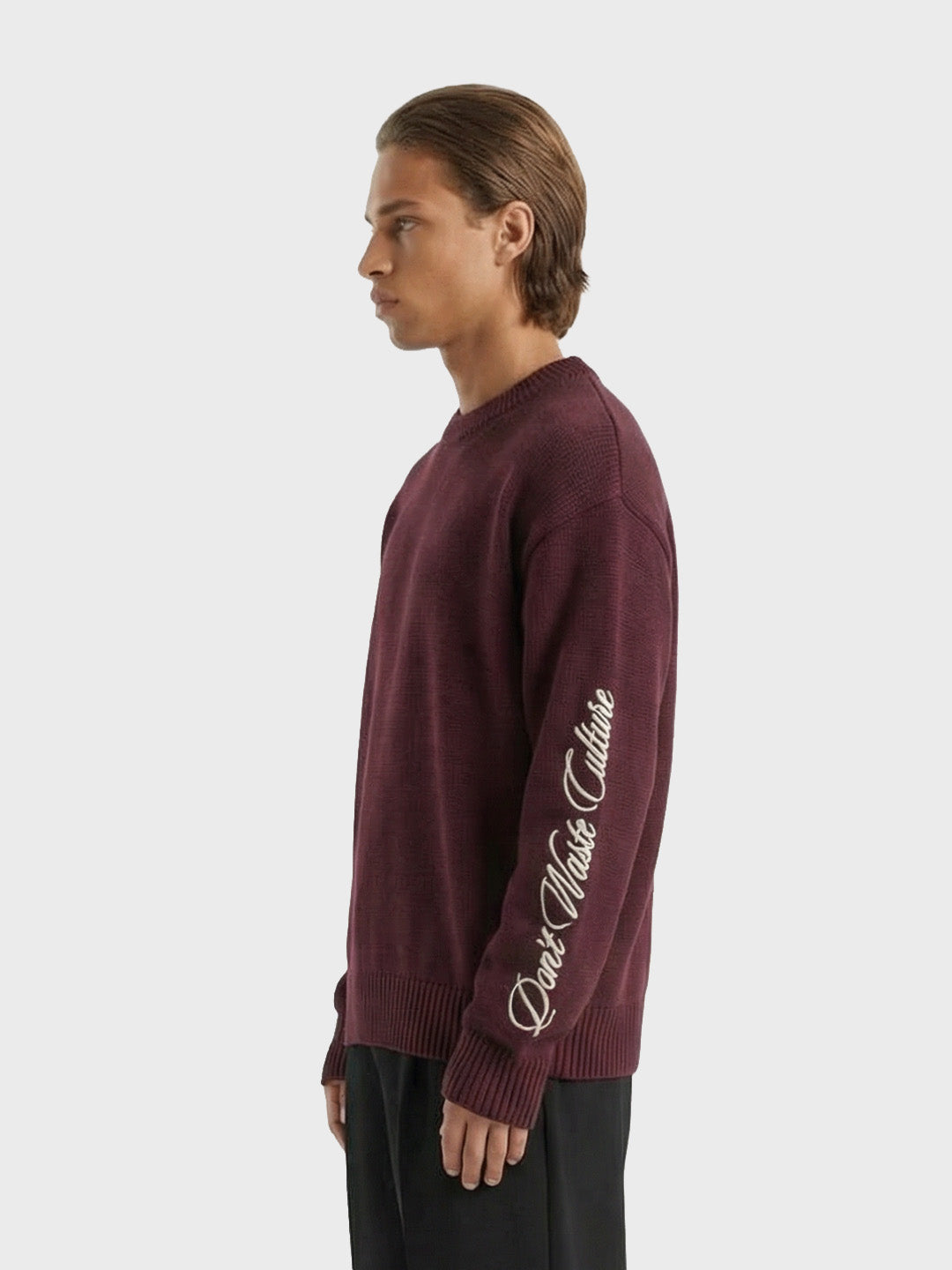 Don’t Waste Culture Ionora Knitted Sweater burgundy model zijkant