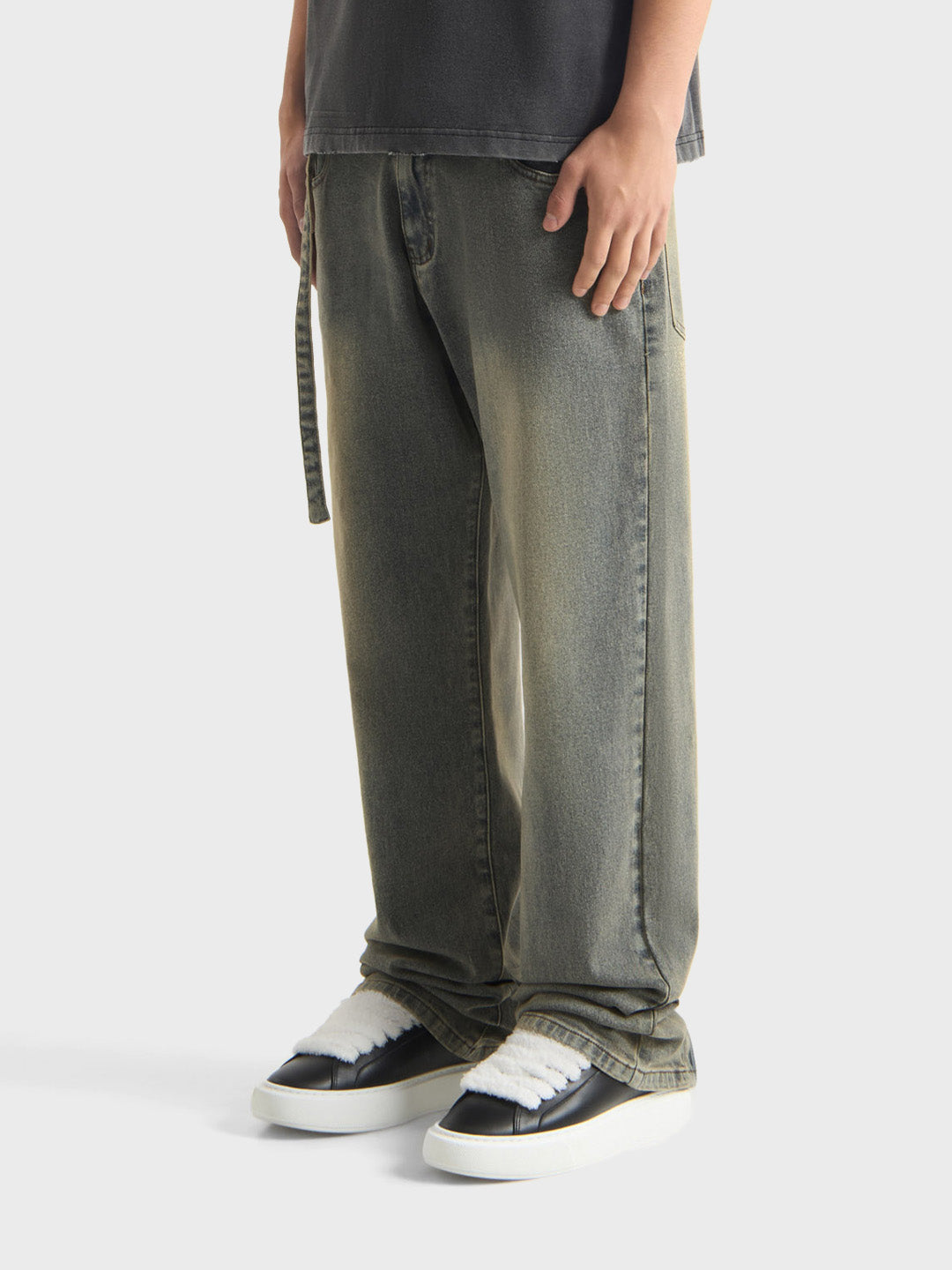 Don’t Waste Culture Jasrik Jeans Pale Blue model schuin voor