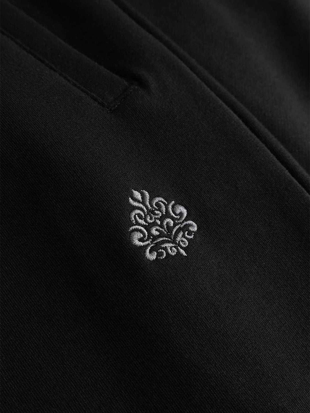 Don't Waste Culture Lino Jogger Black - close-up logo