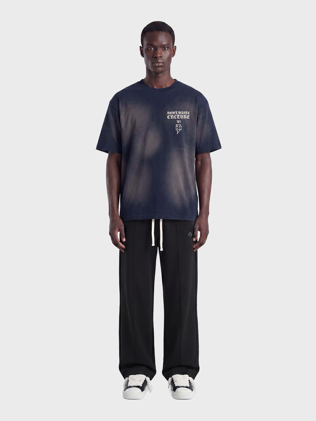 Don't Waste Culture Lino Jogger Black - outfit