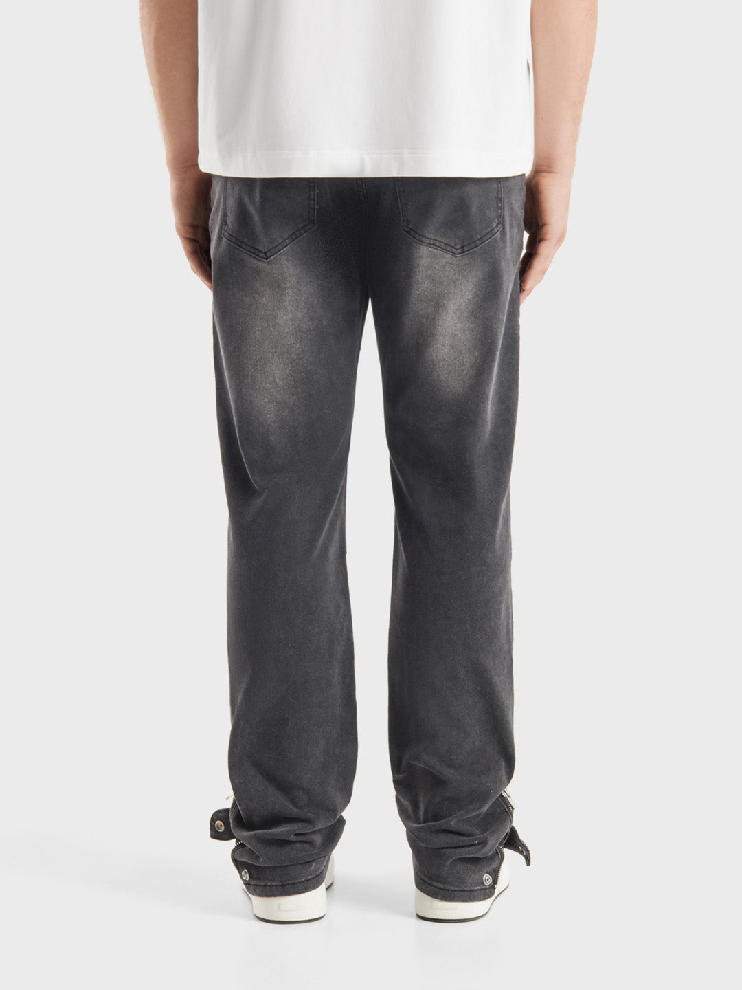 Achteraanzicht Luciana Jeans zwart – Don’t Waste Culture