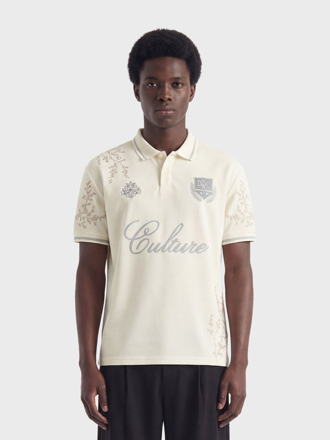 Don't Waste Culture Momohana Football T-Shirt Cream - model voorkant